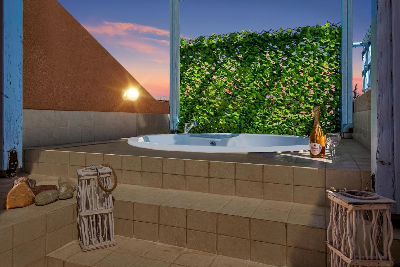 Antonia'S Palace Rooftop Jacuzzi Stunning View Пафос Екстериор снимка